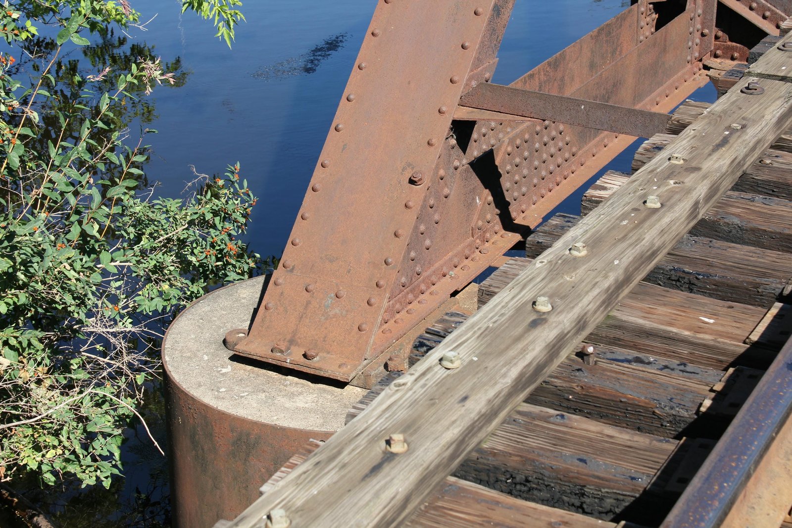 Lower angle connection